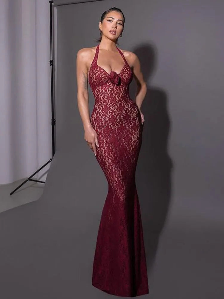 Robe en dentelle à manches longues