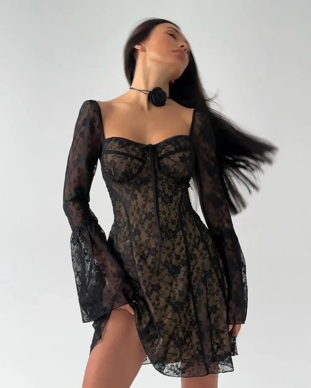 robe en dentelle chic à manches longues